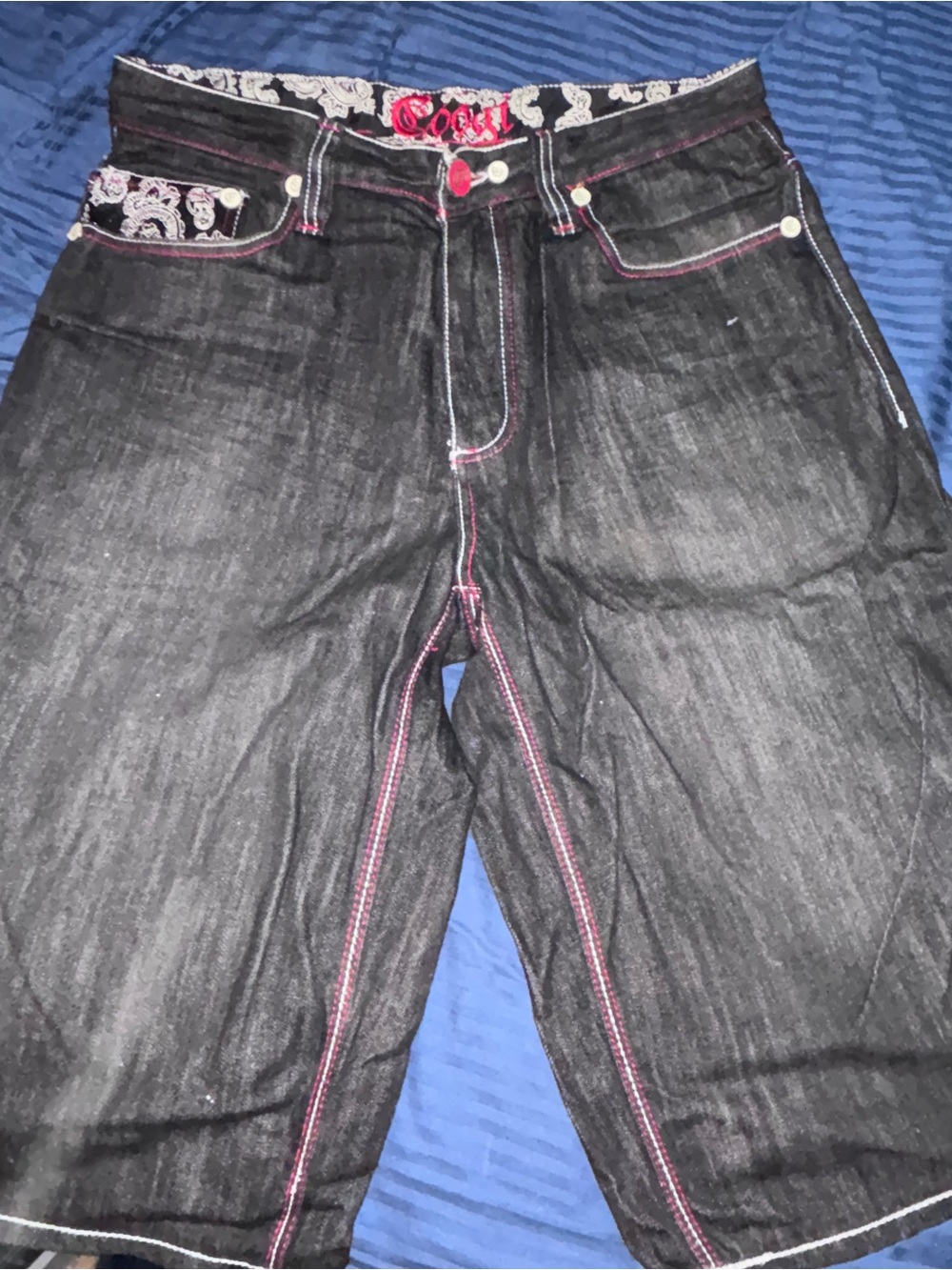 Coogi Men’s Black Denim Jean shorts w/ red pocket design & stitching Size 34